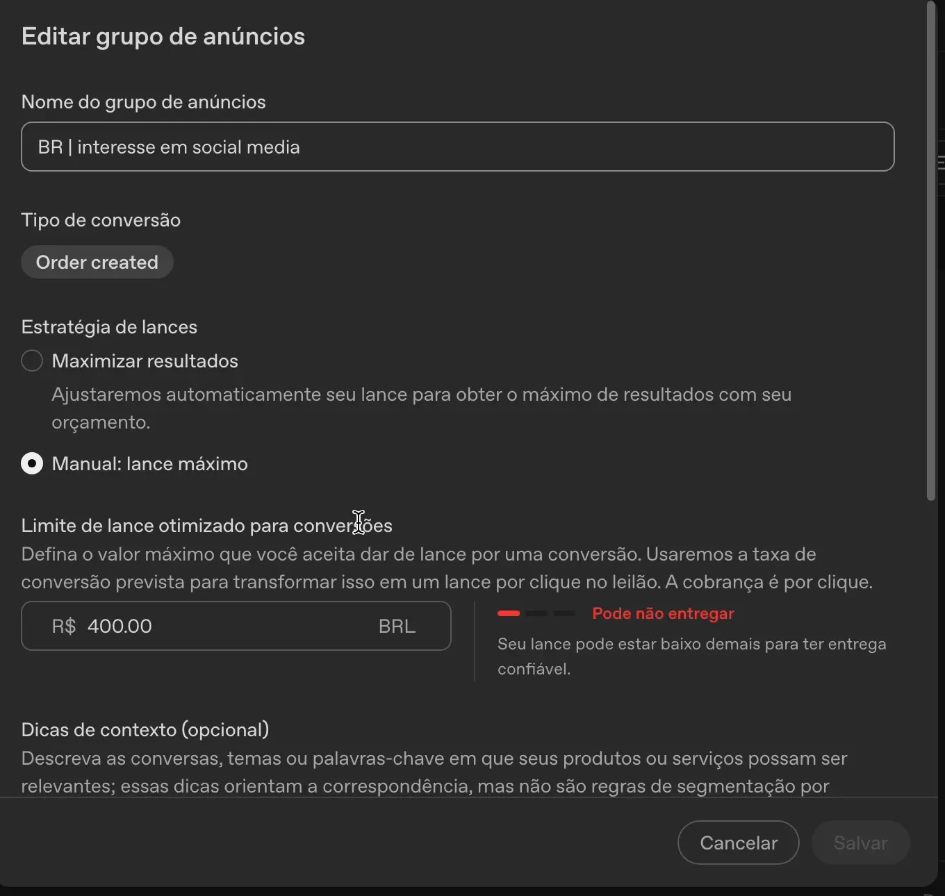 Modal de edição de grupo de anúncios mostrando o tipo de conversão fixado como Order created, a estratégia de lances com a opção manual de lance máximo selecionada, e o limite de lance otimizado para conversões em R$ 400,00 com um aviso em vermelho de que o lance pode estar baixo demais para ter entrega confiável