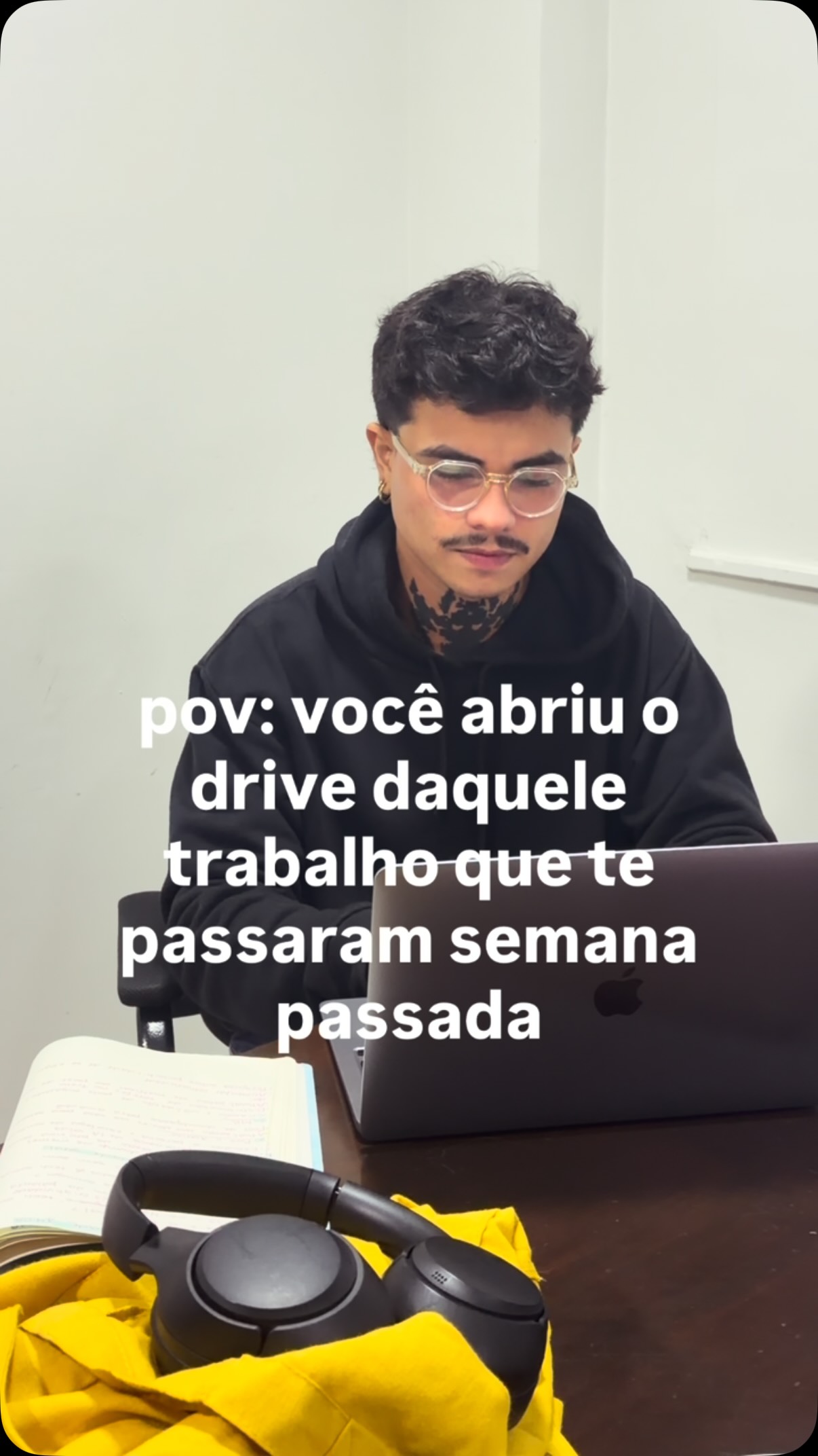 Video by Agência Koko | Conteúdo B2B on August 15, 2026. May be a meme of top and text that says 'pov: você abriu o drive daquele trabalhe 